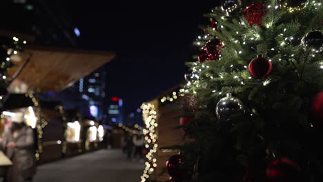 Stalls-At-The-Christmas-Market-On-Gwanghwamun-Square-Market-In-Seoul,-South-Korea