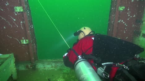 sidemount diver exits wreck of hmcs annapolis