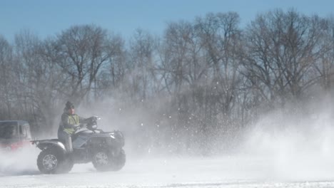 Driftende-Fahrzeuge-Nahe-Beieinander-In-Poynette,-Wisconsin,-USA