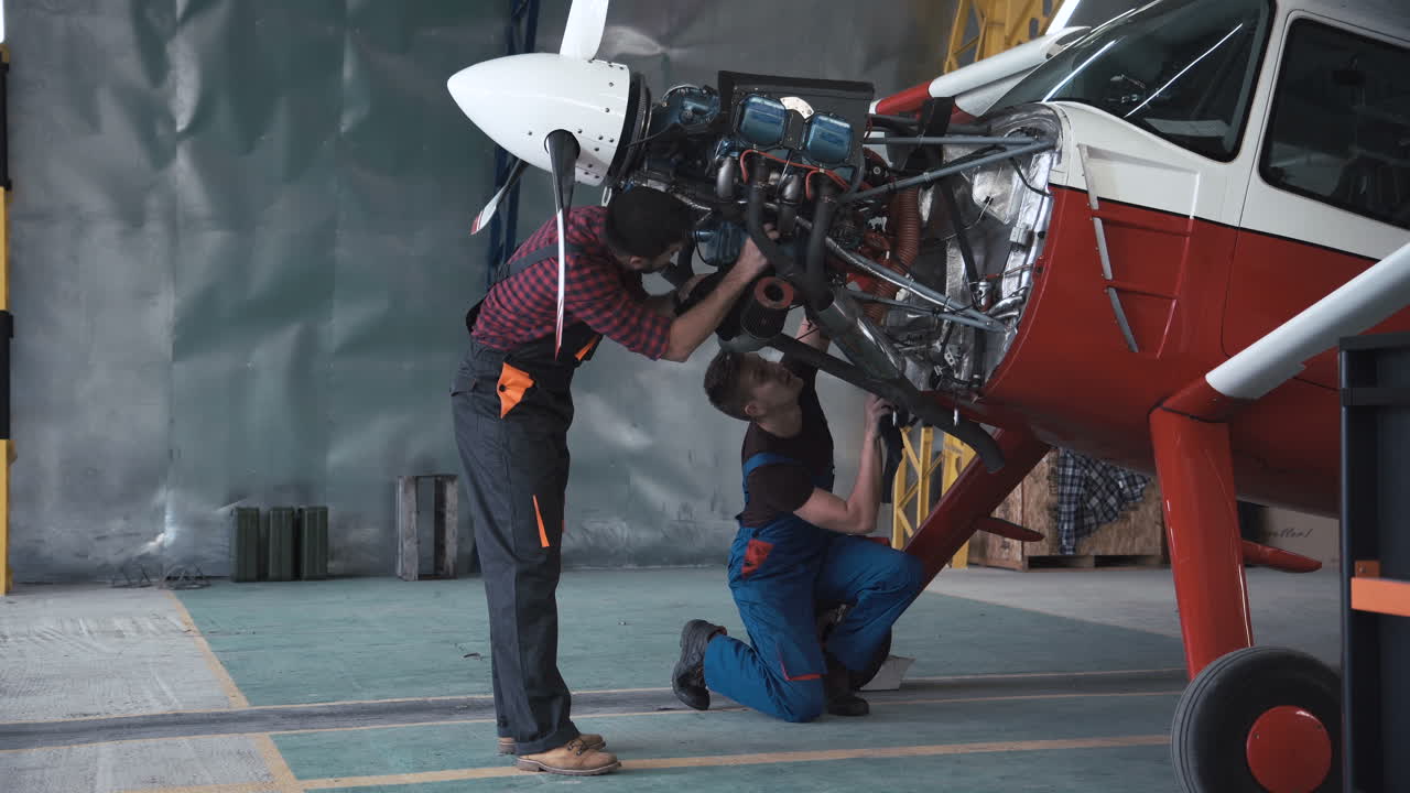 mantenimiento de los motores de los aviones