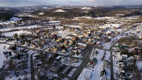 Drone-Moviéndose-Lentamente-A-Través-Del-Centro-De-Lyndonville-En-El-Noreste-Del-Reino-Nek-En-Vermont