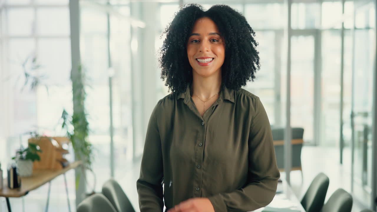 retrato de una mujer de negocios confiada