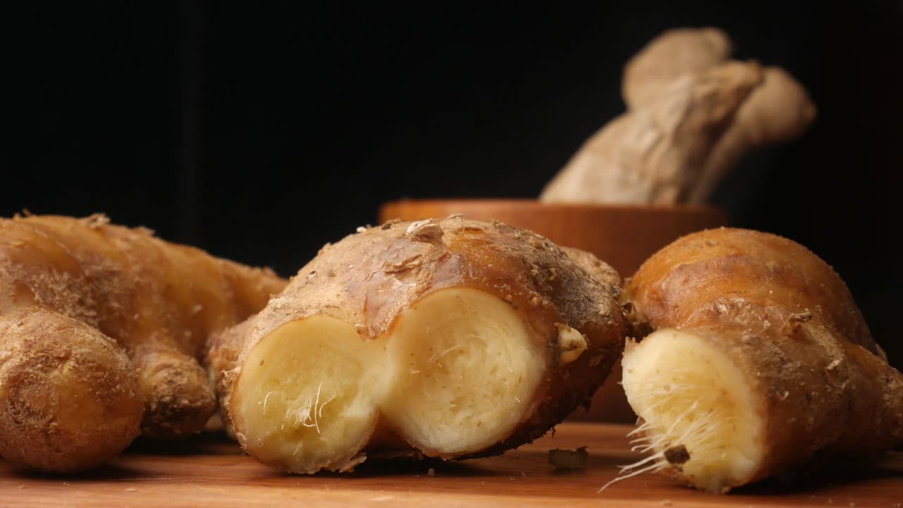 trozos de jengibre fresco