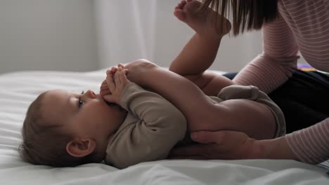 Video-of-caucasian-little-baby-girl-playing-with-mom-in-the-bed.