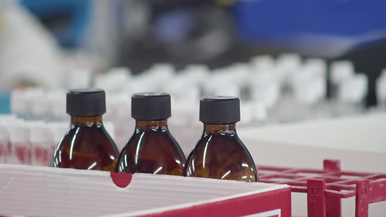 현대 의학으로 채워지기를 기다리는 소매용 약용 시럽