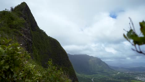 Shot-of-haiku-stairs-hike-overlooking-H3-Highway