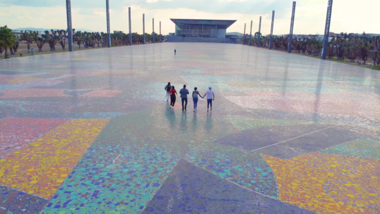 парить над данью уважения женщинам в пачуке