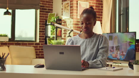 freelancer solves online based tasks