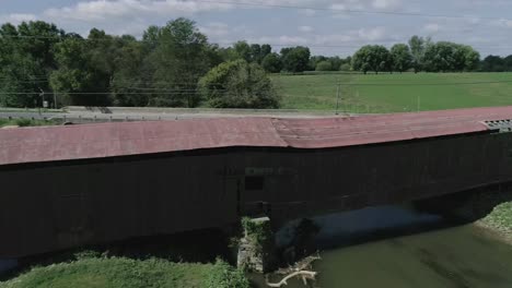 Desmantelamiento-De-Un-Puente-Cubierto-De-Diseño-De-Vigas-De-Arco-Burr-De-174-Años,-Tramo-Doble-En-El-País-Holandés-De-Pennsylvania