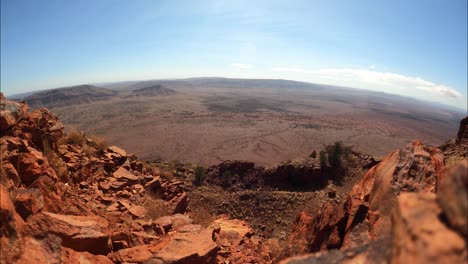 Zeitrafferaufnahme-Des-Karijini-Nationalparks-Mit-Roter-Wüste-Im-Sommer