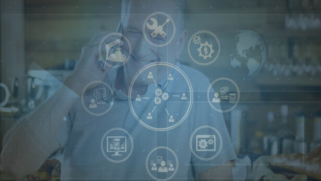 animación de iconos digitales girando sobre un anciano caucásico hablando en su teléfono inteligente en un café.