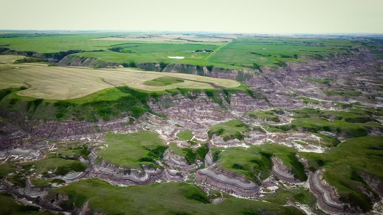 황무지의 광대한 협곡과 협곡