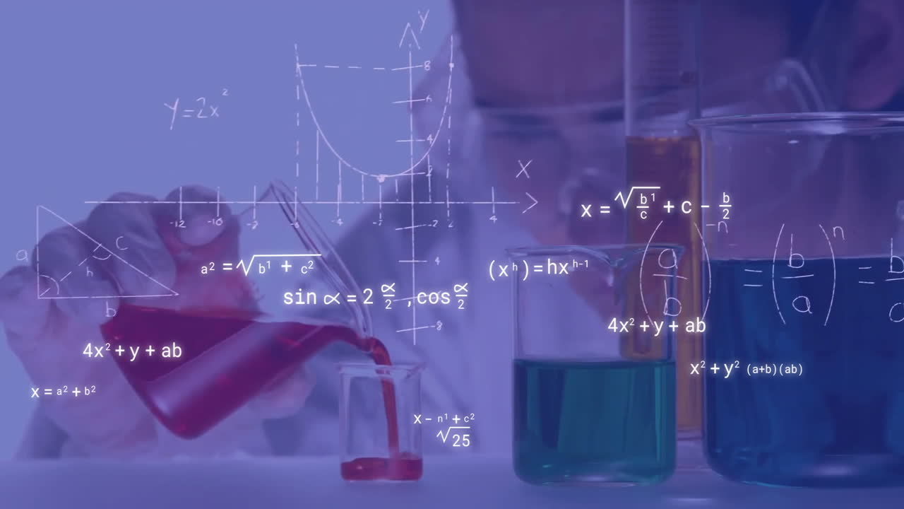 animación del procesamiento de datos científicos sobre una científica con un vaso en el laboratorio