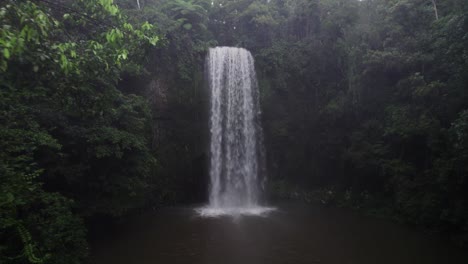 Hermosa-Cascada-Fnq-Llamada-Milla-Milla-Falls,