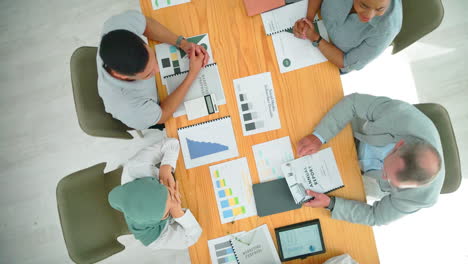 documentos, infografías y vista superior de las actividades