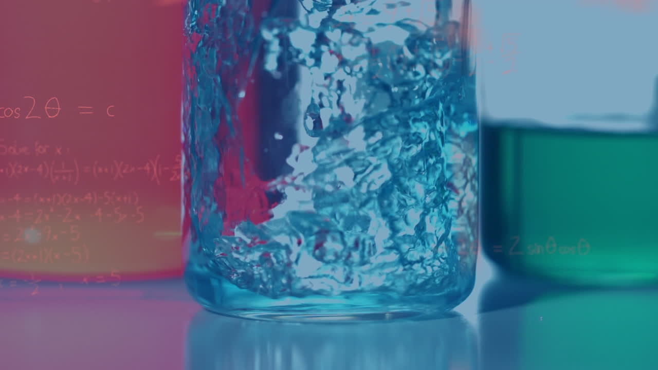 animación de ecuaciones matemáticas sobre vasos