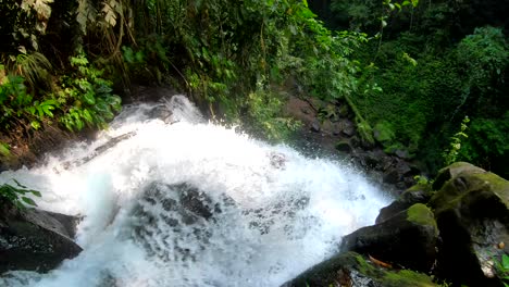 en la cima de las cataratas natigbasan cedro impasugong bukidnon filipinas