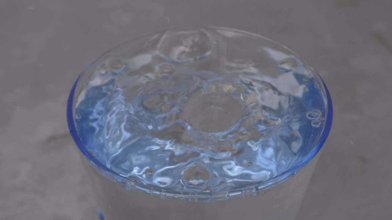 유리에 물방울 닫습니다