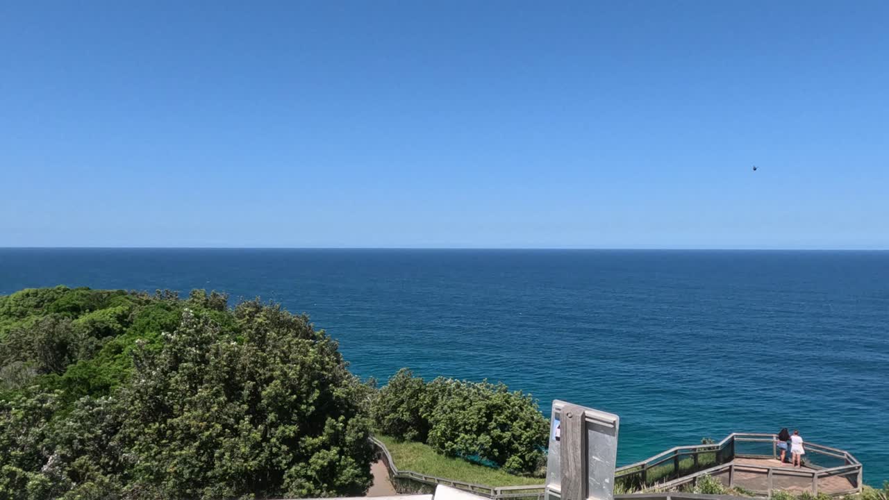 경치 좋은 해안 전망대의 타임스