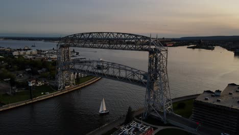 puente de canal park duluth en minnesota