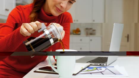 mujer vertiendo café en la taza en la cocina 4k