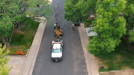 arreglando ese camino con alquitrán