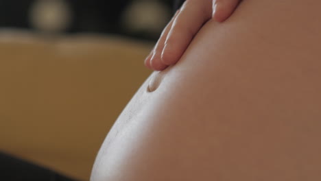 Close-Up-Of-Fingers-Rubbing-A-Pregnant-Belly---static-shot