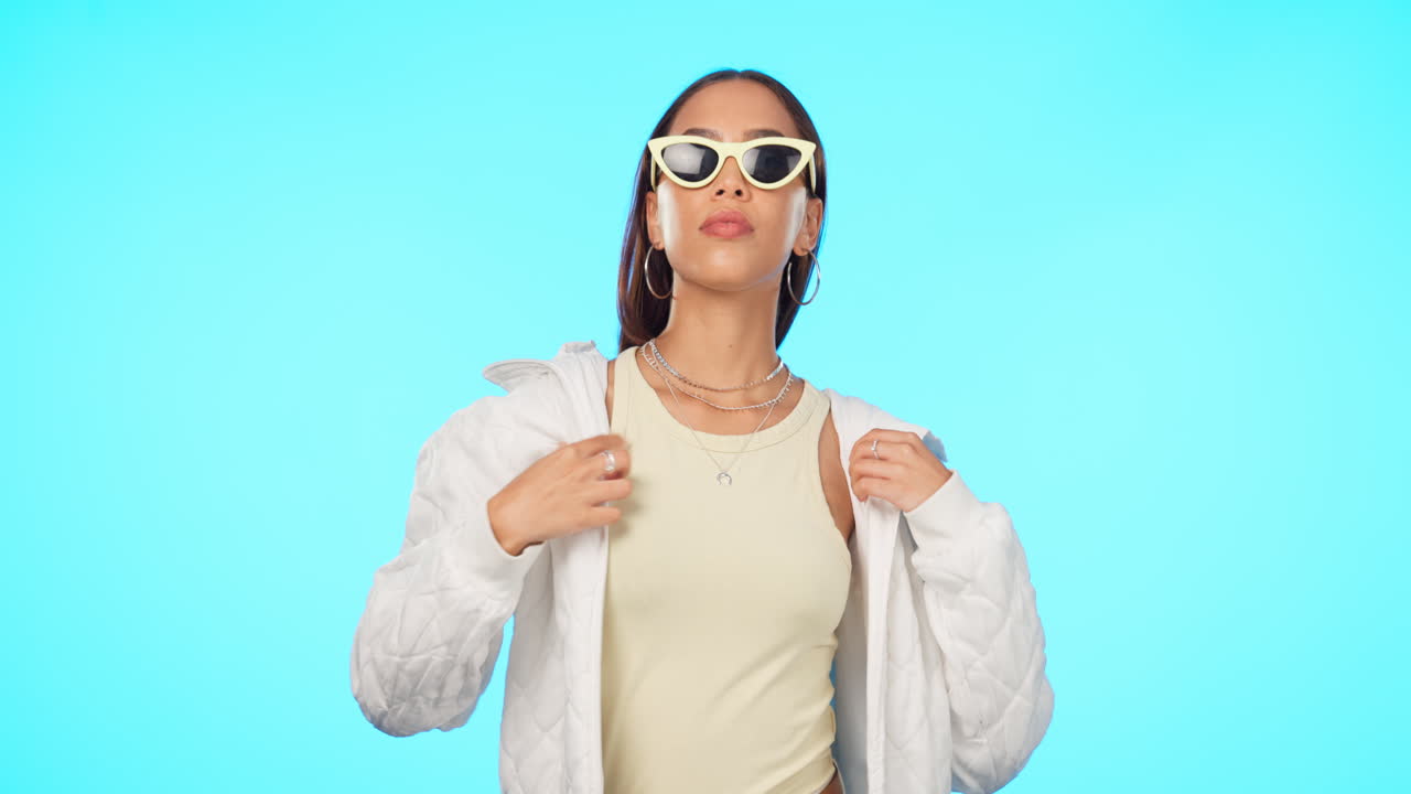 트렌디한 옷을 입은 여자