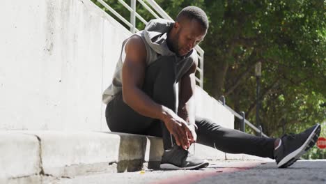 Man-training-in-an-urban-setting-taking-a-break