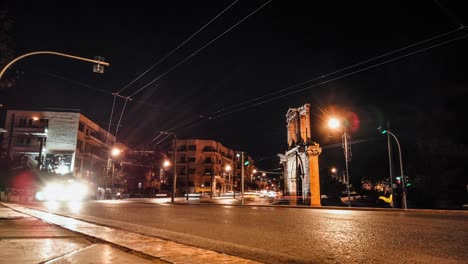 Timelapse---Hadrian's-Arch-in-Athens,-Greece-at-night