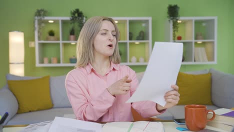 la chica de la universidad elige. preferencia.