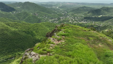 na górze cayey w puerto rico na słonecznej