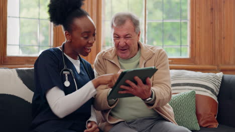 Laughing,-old-man-and-nurse-with-tablet