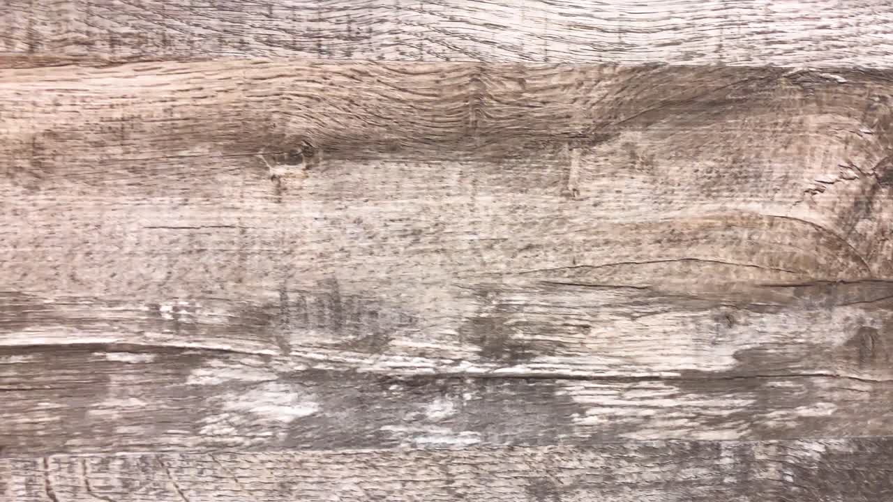 도자기와 세라믹 재료로 손수 만든 바닥 타일의 현대적인 스타일