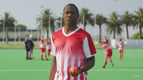 Hockey-player-before-a-game-on-the-field