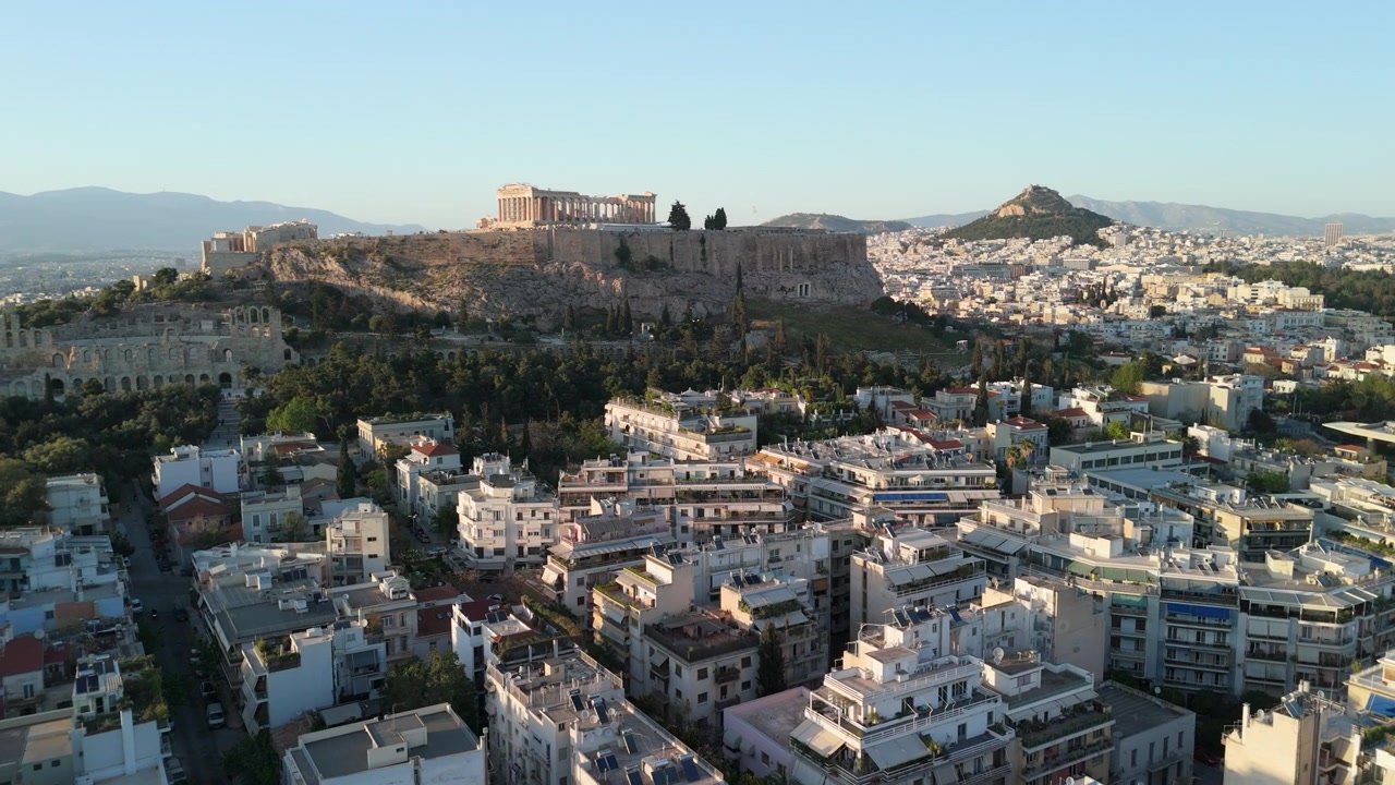 Acropoli di Atene, vista aerea rotante alla luce della sera