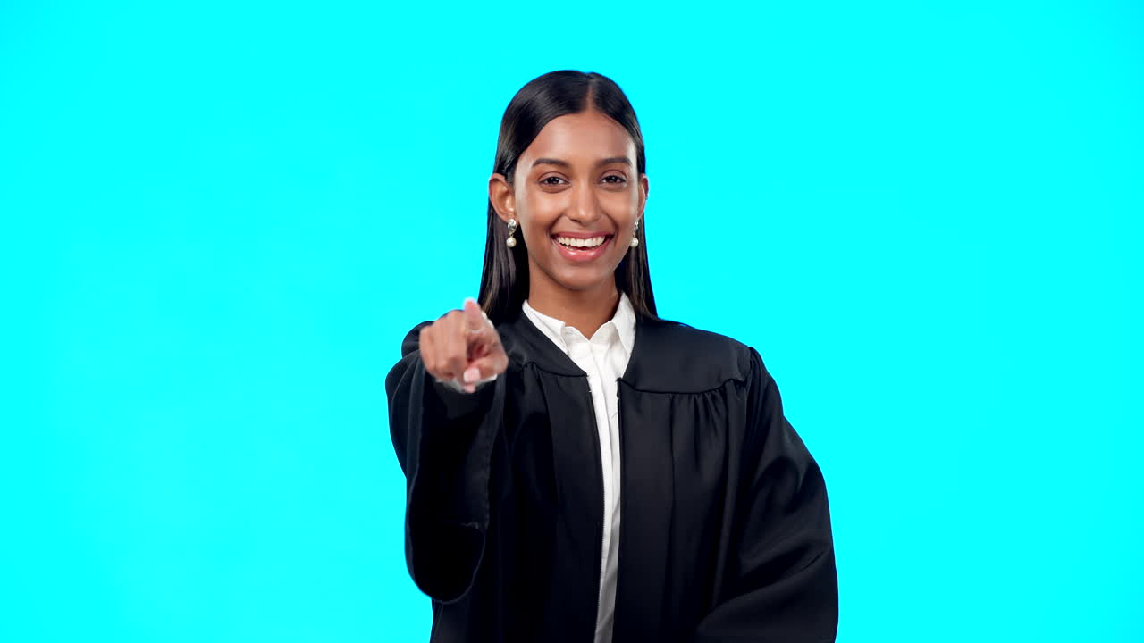 cara, mujer india y abogado señalando a usted