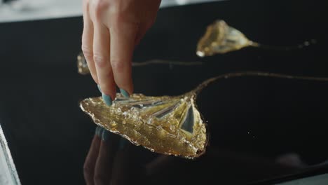 creating a ginkgo leaf resin art piece