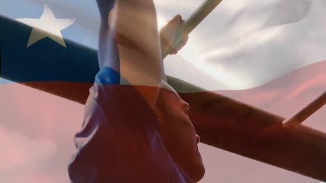 Animation-Der-Flagge-„Go-Chile“-über-Einem-Starken,-Muskulösen-Mann,-Der-Klimmzüge-Macht