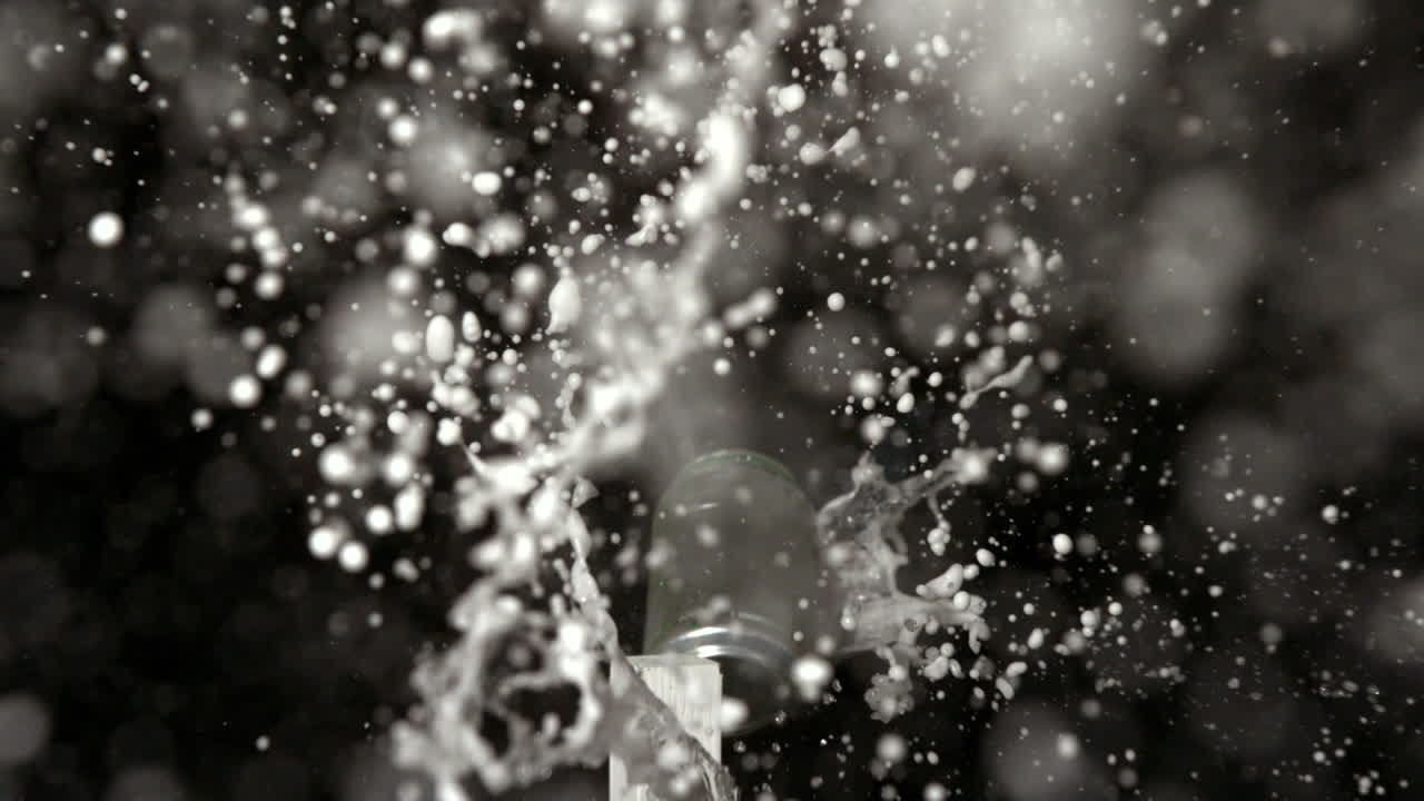 검은 바탕에 소다 캔을 통해 화살을 는