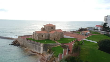 Jar-Sur-Mer,-Francia,-Costa-Oeste