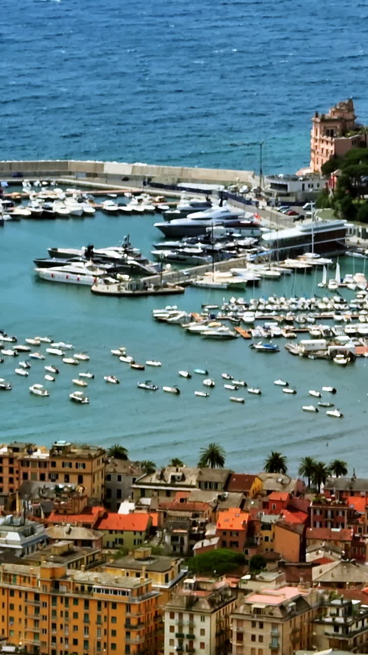 Ripresa verticale con drone del porto turistico di Rapallo, in una giornata estiva in Liguria, Italia.