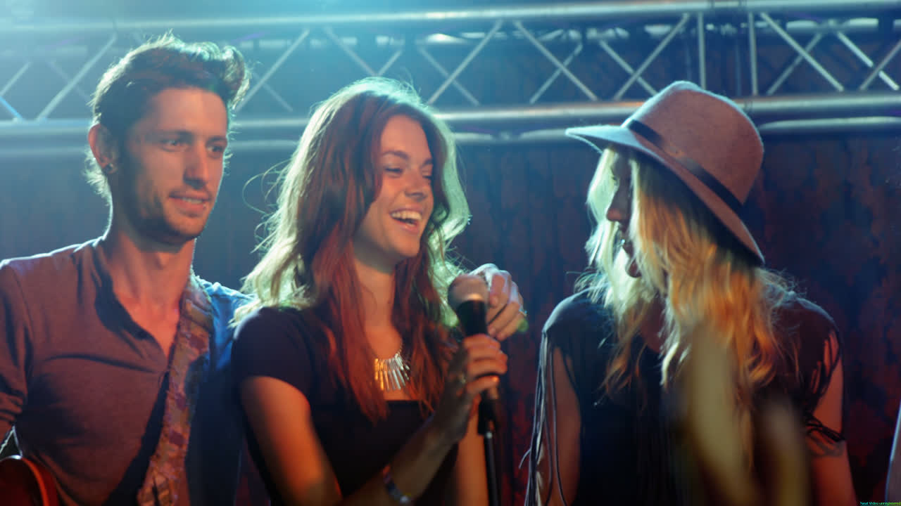 음악 밴드가 콘서트에서 공연하는 4k