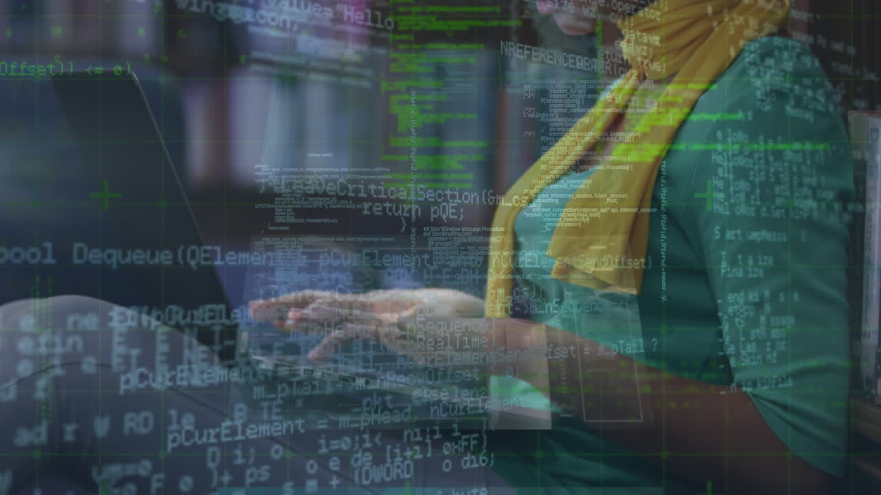 animación del procesamiento de datos sobre la sección media de una mujer afroamericana usando una computadora portátil