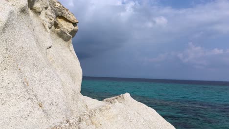 mar y rocas