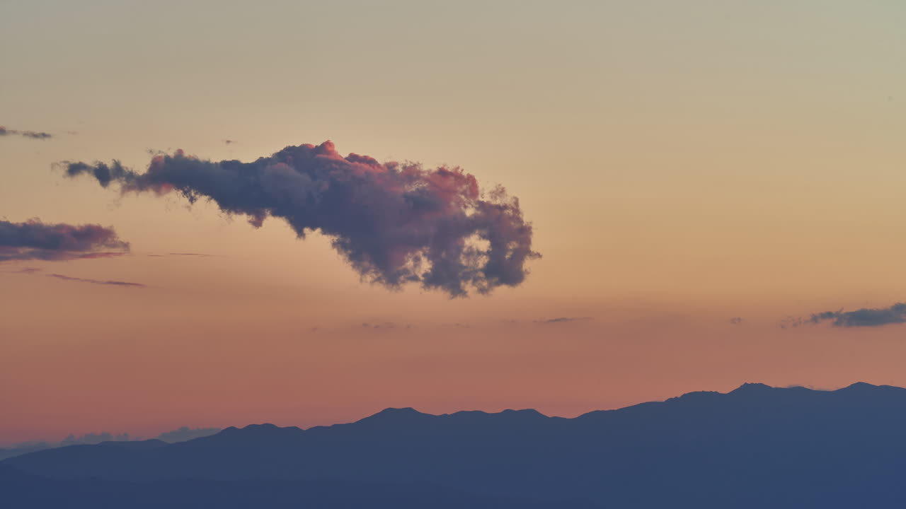 캘리포니아 조슈아 트리 국립공원의 키 뷰를 통한 일몰 저속 촬영