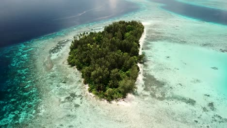 Drone-shot-of-Lumbaria-Island,-also-known-as-Kennedy-Island-where-John-F