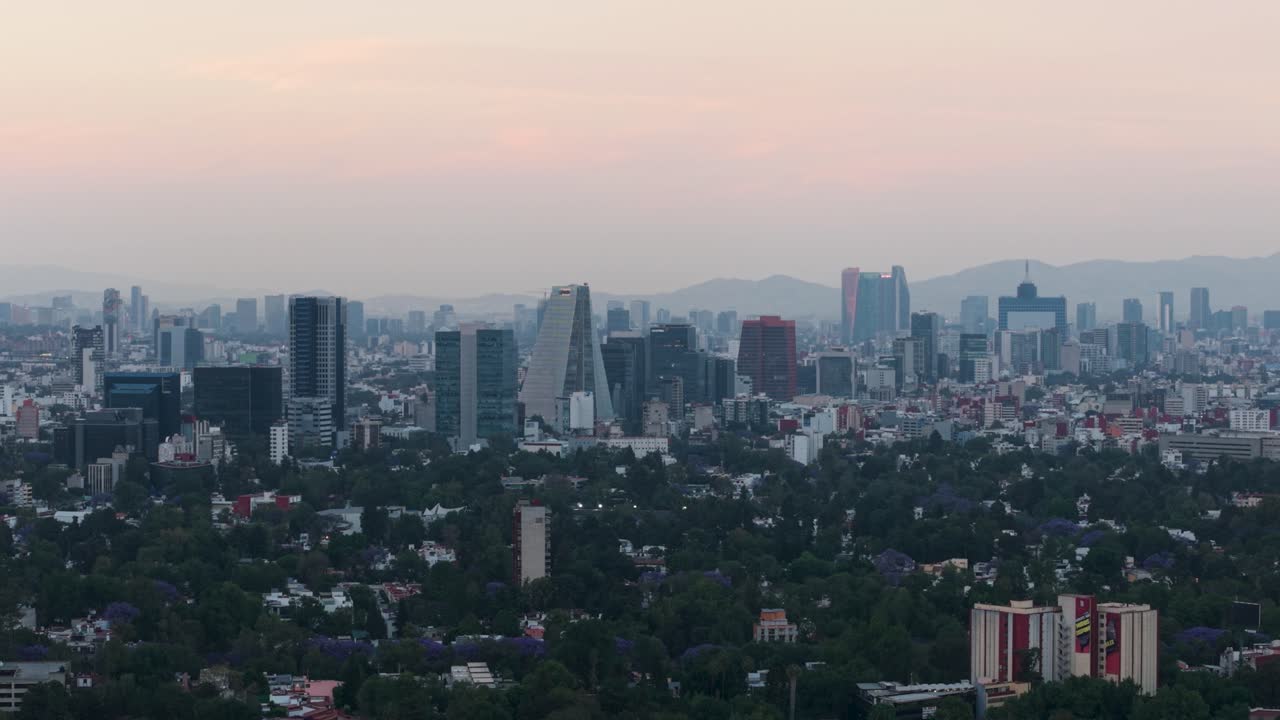 Environmental contingency in Mexico City, seen from a drone