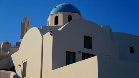 Una-Iglesia-Ortodoxa-Griega-Con-Techo-Azul