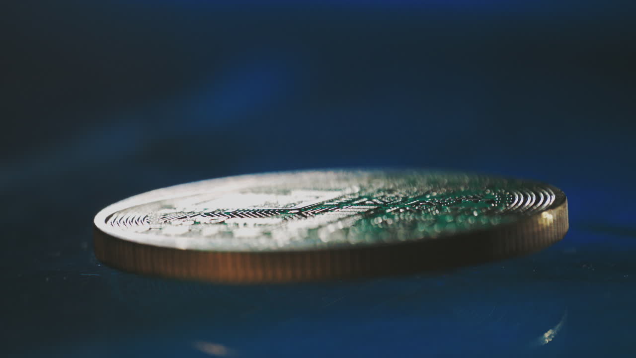 primer plano de la moneda de bitcoin